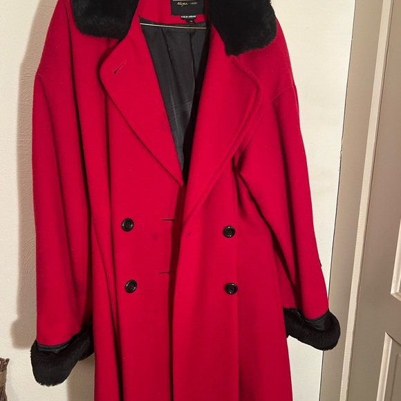 Red plush coat with faux black cuffs and collar - Picture 2 of 3